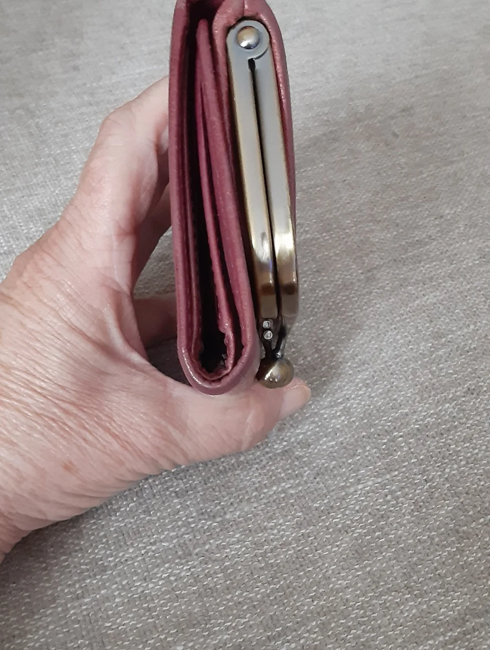 HOBO INTERNATIONAL BURGUNDY LEATHER SMALL WALLET